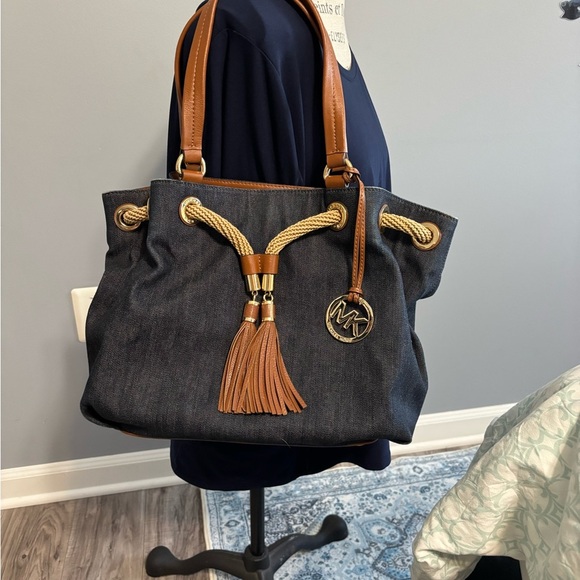 MICHAEL KORS DENIM & LEATHER DRAWSTRING TOTE / SHOULDER BAG